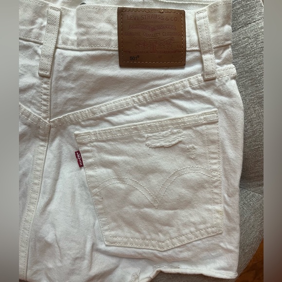 Levi’s White 501 Shorts - Picture 3 of 5